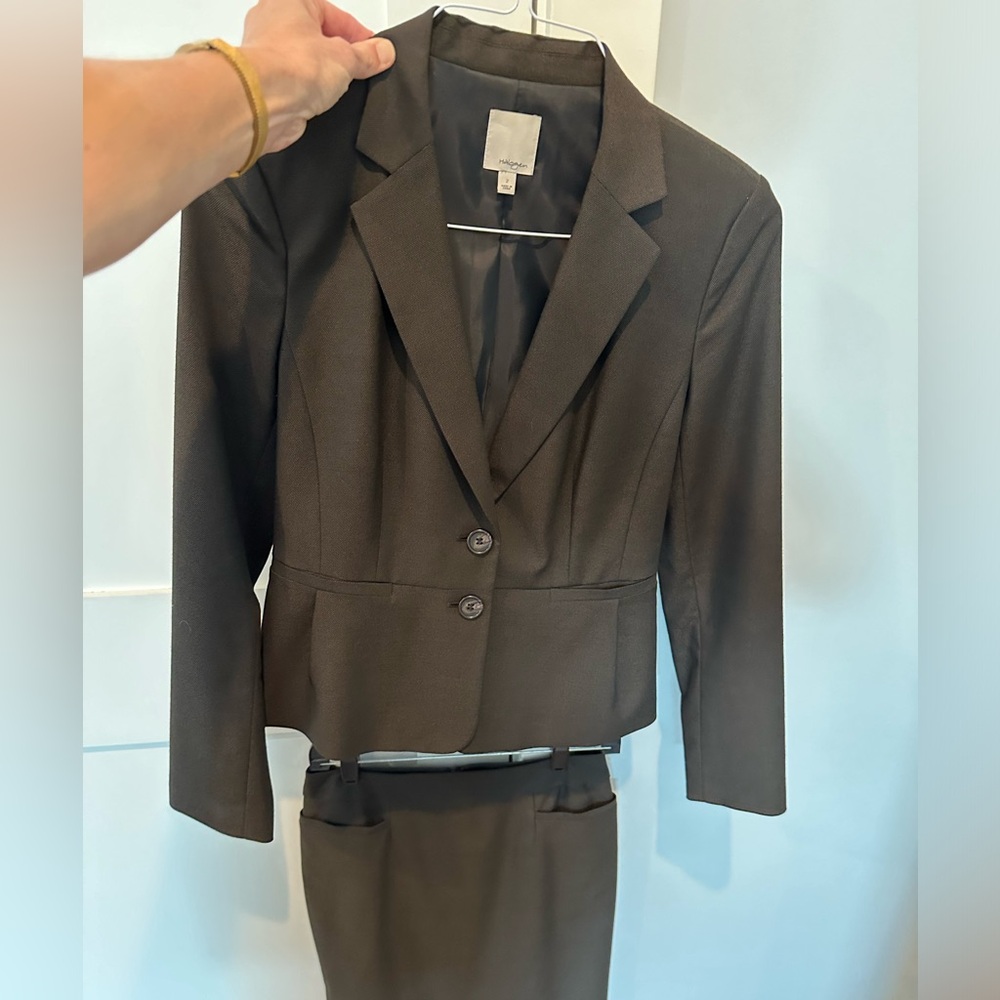 Halogen 2 piece skirt suit, size 2 Brown